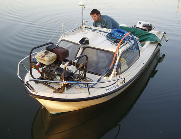 Barco cabinado ligero